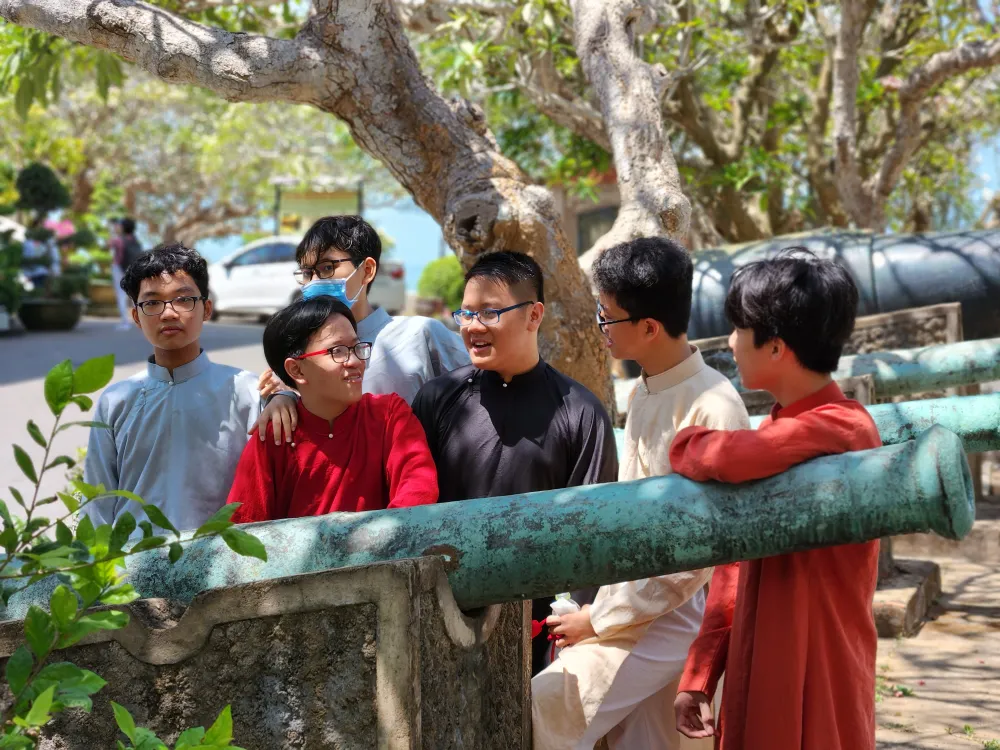 Ảnh 4 Các em học sinh TP Vũng Tàu trong giờ ngoại khóa tại Bạch Dinh.jpg