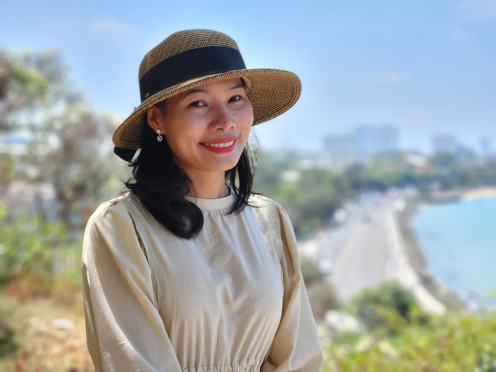 Ảnh 5 Một du khách từ Tây Ninh tạo dáng với phố biển Vũng Tàu.jpg