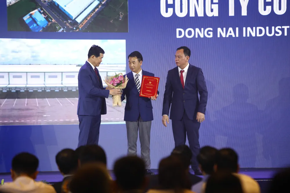 Trao QĐ đầu tư.jpg