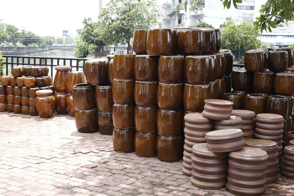 Ảnh 3 Lu khạp được tập kết trên bến bên rạch Lái Thiêu.JPG