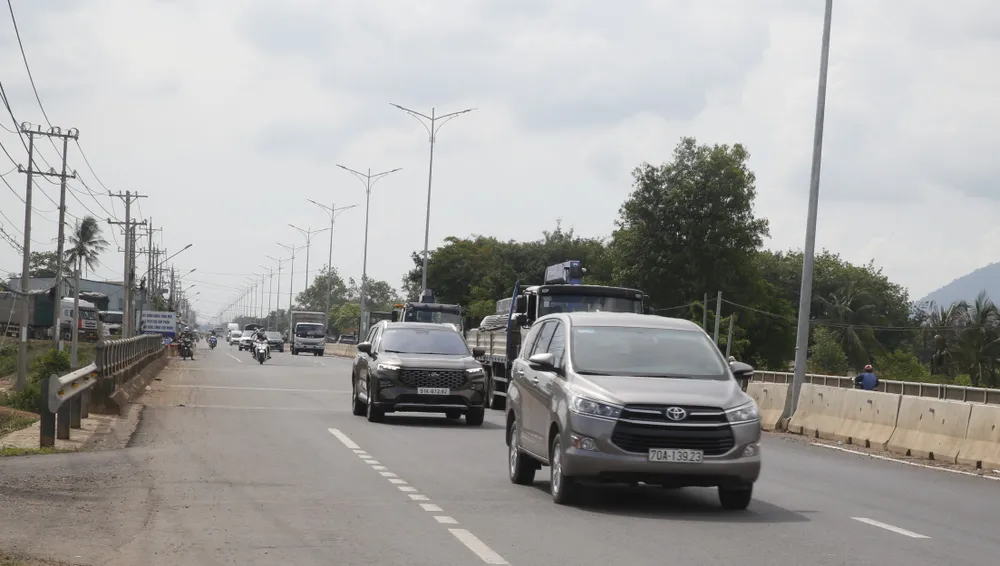 Tỉnh lộ 814 nối huyện Trảng Bảng với TP Tây Ninh do tỉnh Tây Ninh đầu tư tăng cơ hội giao thương, phát triển kinh tế.JPG