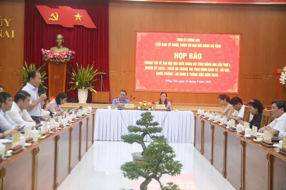 Quang cảnh buổi họp báo