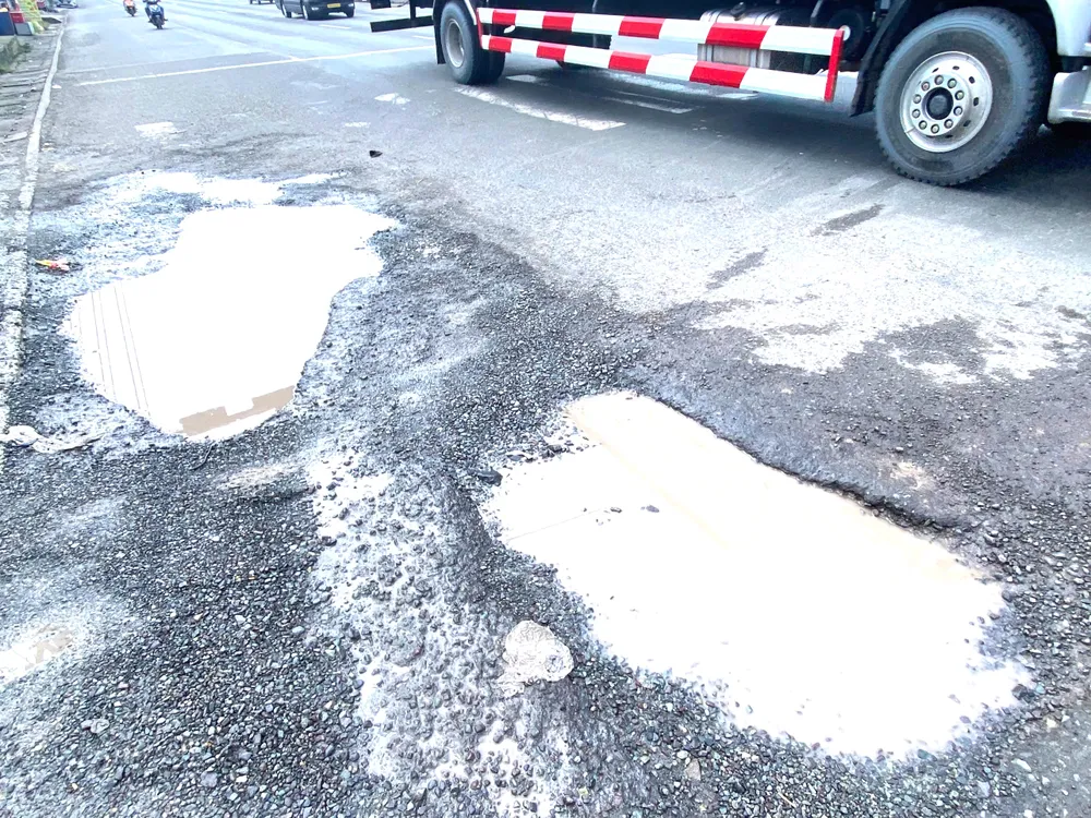 12- Nước đọng lại sau những cơn mưa.jpg