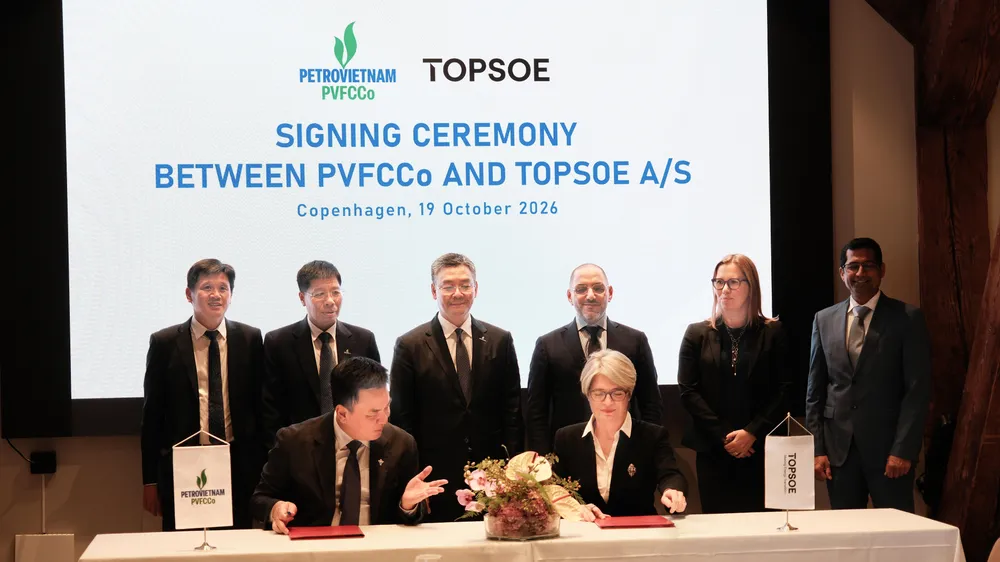 Đại diện PVFCCo-Phú Mỹ và Topsoe ký kết Thỏa thuận Hợp tác.jpg
