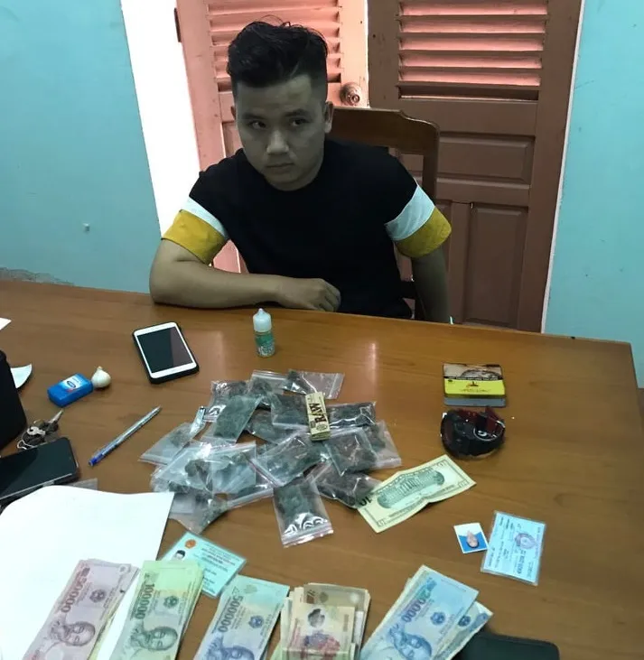 Bắt 2 sinh viên mua bán cần sa ảnh 1