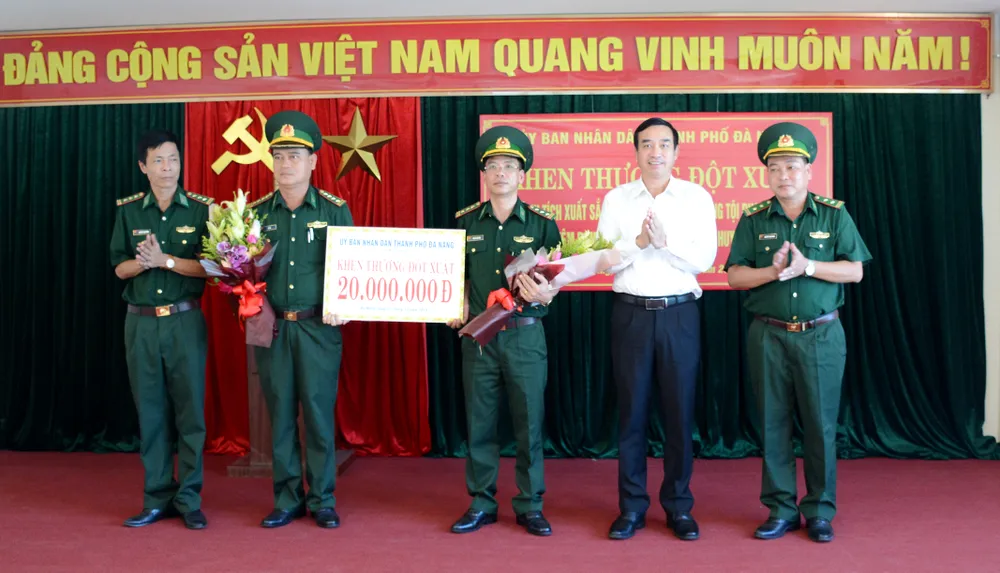 Khen thưởng lực lượng Biên phòng bắt đường dây buôn ma túy xuyên quốc gia ảnh 1