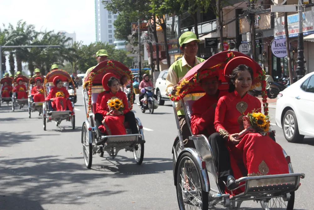 Tổ chức đám cưới tập thể cho công nhân khó khăn ảnh 1