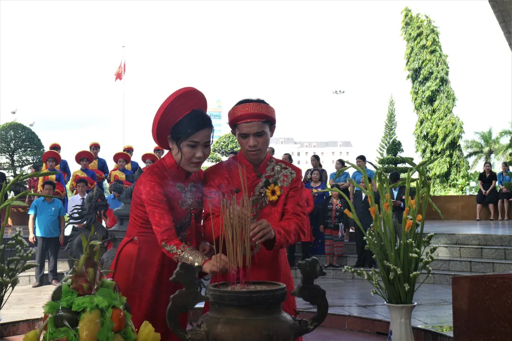 Tổ chức đám cưới tập thể cho công nhân khó khăn ảnh 2