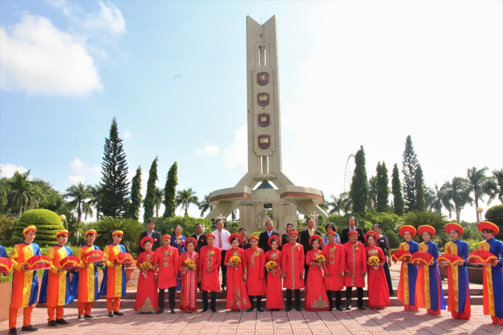 Tổ chức đám cưới tập thể cho công nhân khó khăn ảnh 4