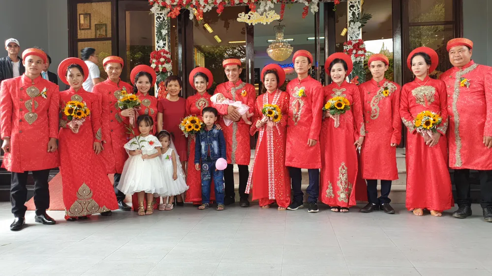 Tổ chức đám cưới tập thể cho công nhân khó khăn ảnh 7