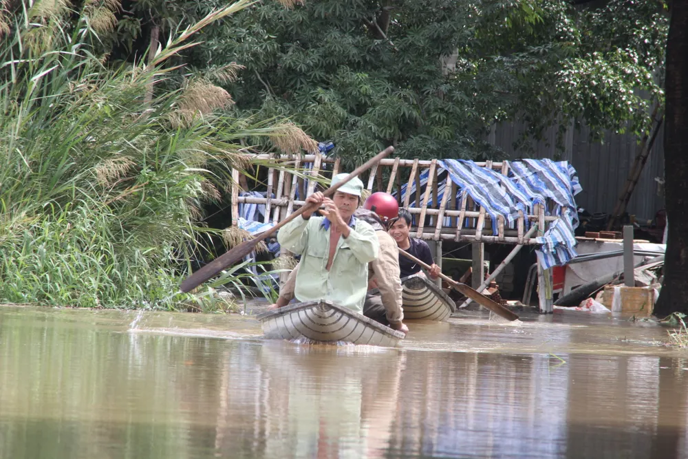 Lũ bất ngờ đổ về, cô lập trên 1.000 hộ dân ảnh 4
