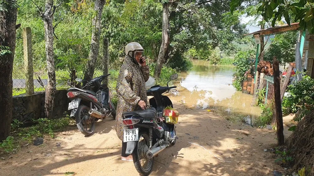 Lũ bất ngờ đổ về, cô lập trên 1.000 hộ dân ảnh 5