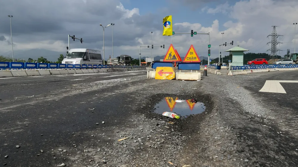 Cao tốc Đà Nẵng – Quảng Ngãi tiếp tục hư hỏng ảnh 1
