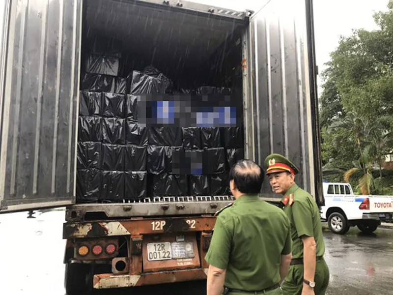 Bắt lô rượu “khủng” vận chuyển vào Nam tiêu thụ dịp Tết ảnh 2