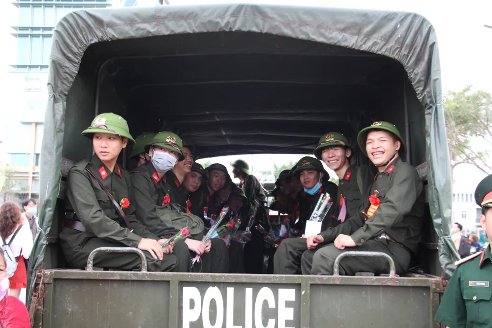 Hơn 1.000 thanh niên Đà Nẵng hăng hái lên đường nhập ngũ ảnh 10