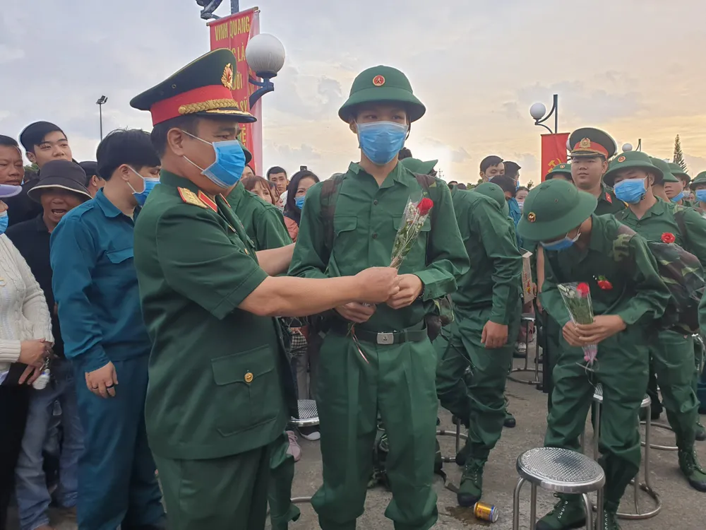 Hơn 1.000 thanh niên Đà Nẵng hăng hái lên đường nhập ngũ ảnh 4