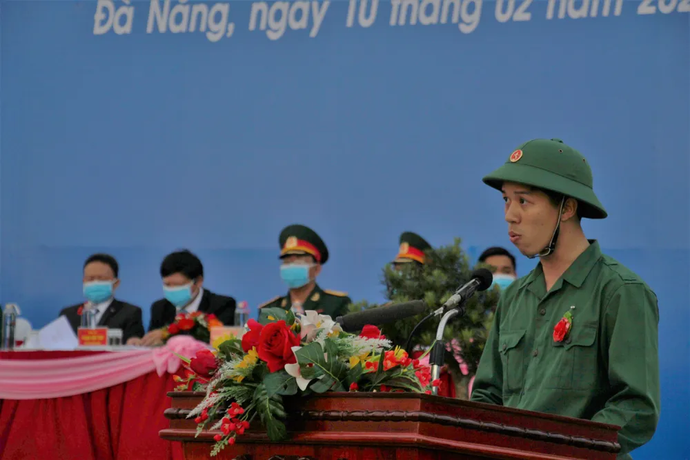 Hơn 1.000 thanh niên Đà Nẵng hăng hái lên đường nhập ngũ ảnh 2