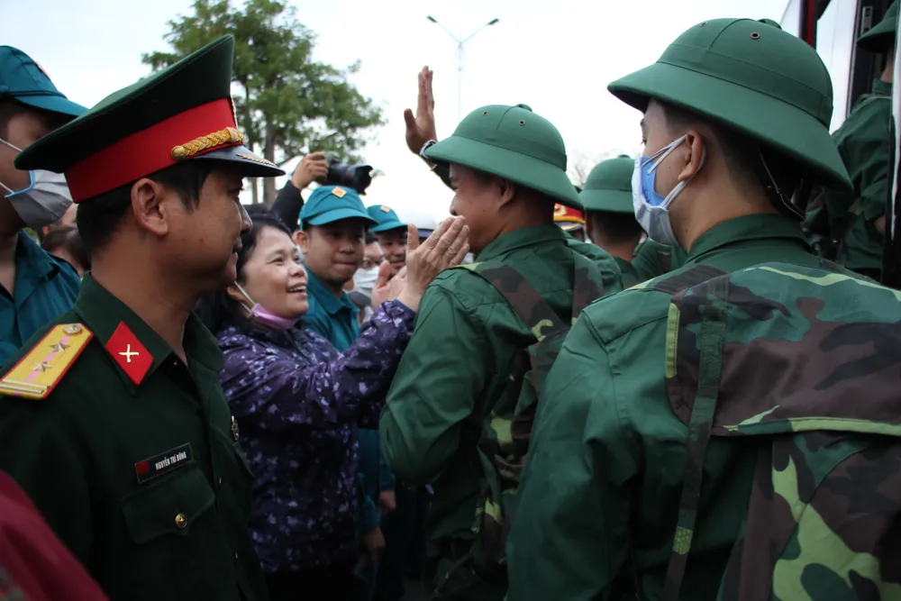 Hơn 1.000 thanh niên Đà Nẵng hăng hái lên đường nhập ngũ ảnh 7