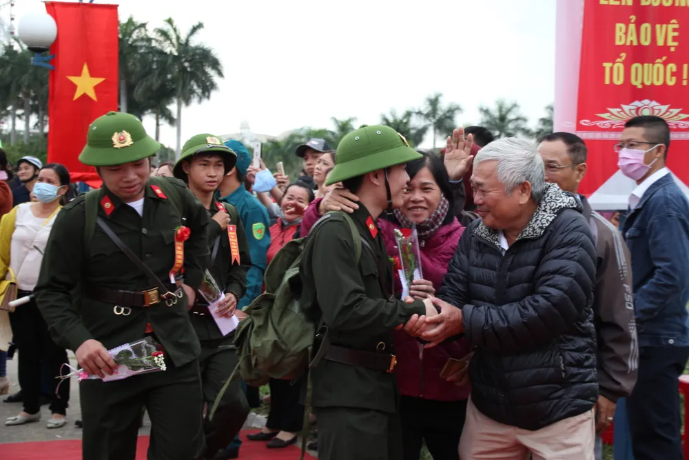 Hơn 1.000 thanh niên Đà Nẵng hăng hái lên đường nhập ngũ ảnh 8