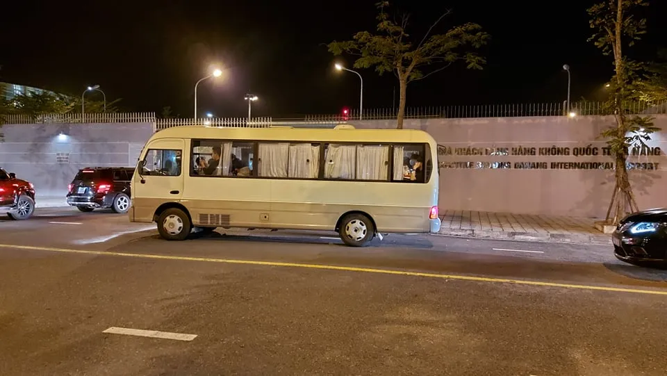 Hai người trong đoàn 20 du khách Hàn Quốc xin tự nguyện ở lại và cách ly tại Đà Nẵng ảnh 1