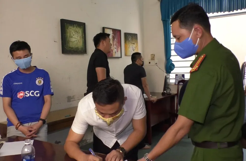 Trốn truy quét, một con bạc té lầu tử vong  ảnh 2