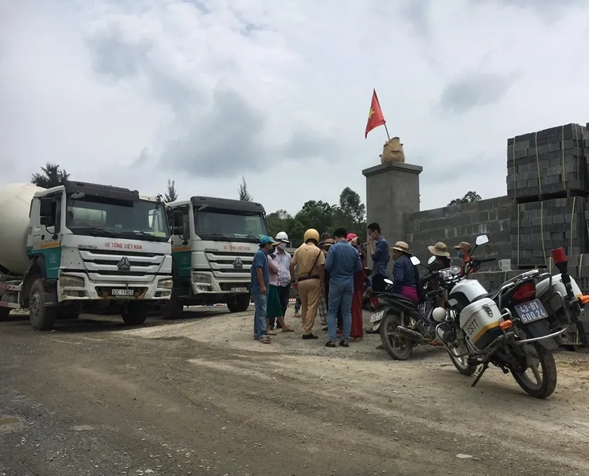 Người dân chặn xe doanh nghiệp đòi chi trả tiền hỗ trợ bụi ảnh 1