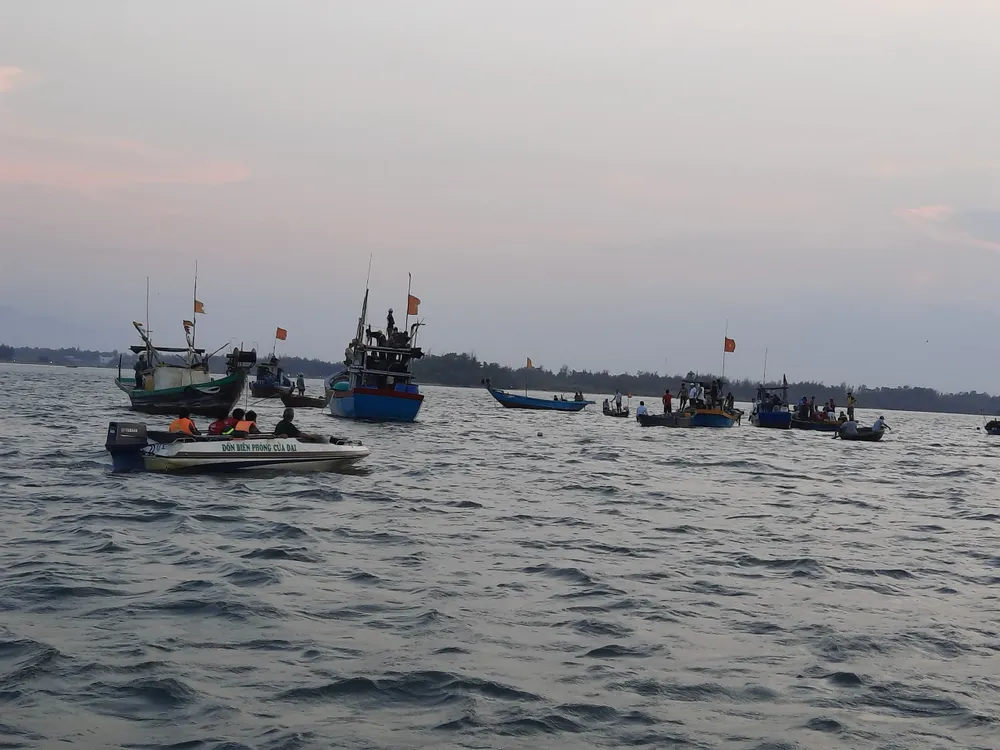 Tìm được 2 thi thể trong vụ lật ghe ở Quảng Nam ảnh 2