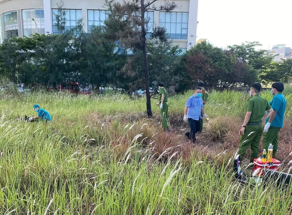 Phát hiện một thi thể cháy đen bên bờ biển Đà Nẵng ảnh 2