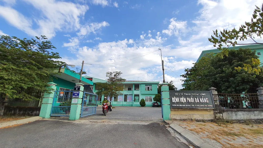 Người dân Đà Nẵng tặng nhu yếu phẩm cho 3 bệnh viện bị phong tỏa ảnh 1