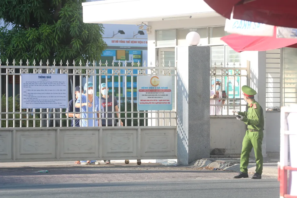 Người dân Đà Nẵng tặng nhu yếu phẩm cho 3 bệnh viện bị phong tỏa ảnh 10