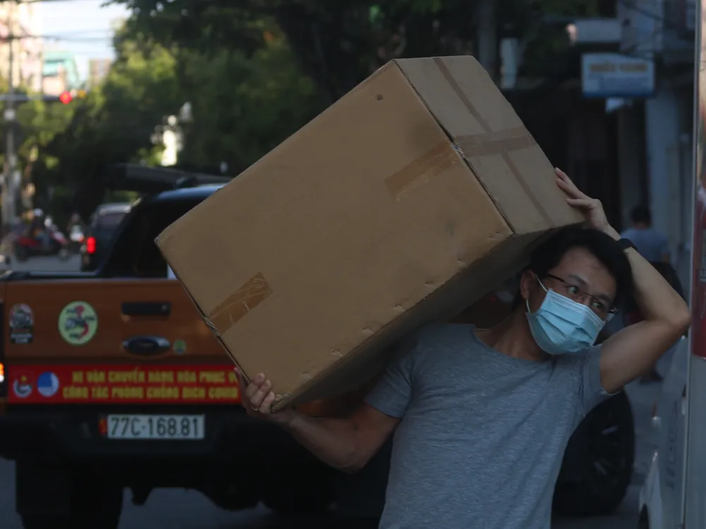 Người dân Đà Nẵng tặng nhu yếu phẩm cho 3 bệnh viện bị phong tỏa ảnh 4