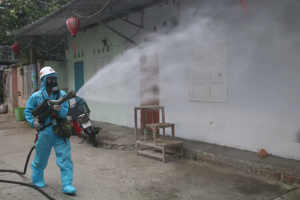 Quân đội tiến hành khử khuẩn quận Sơn Trà, TP Đà Nẵng  ảnh 9