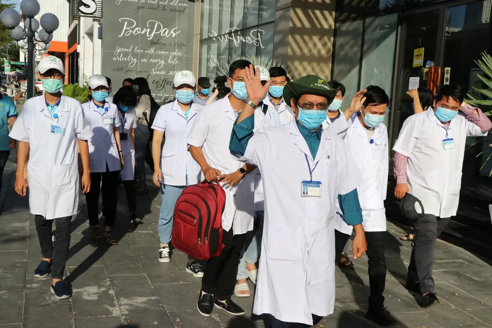 Đoàn y bác sĩ Bình Định ra hỗ trợ Bệnh viện dã chiến Tiên Sơn ảnh 3