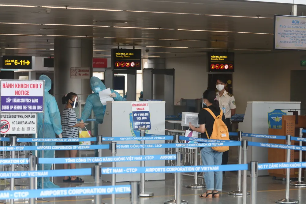 Đưa 207 du khách đầu tiên ở Đà Nẵng trở về địa phương bằng máy bay ảnh 8