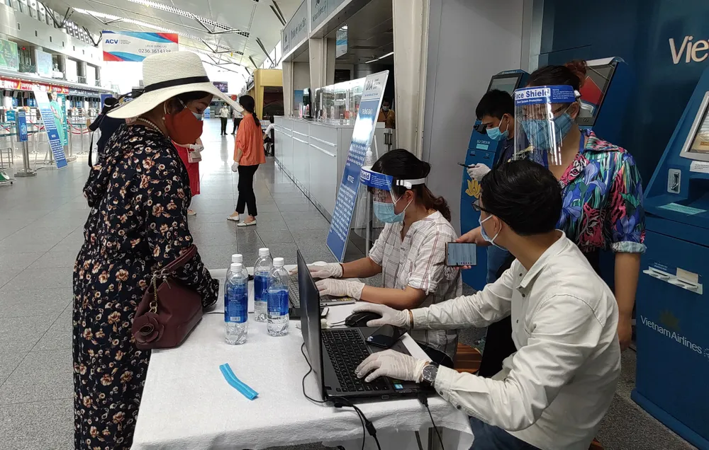 Đưa 207 du khách đầu tiên ở Đà Nẵng trở về địa phương bằng máy bay ảnh 2