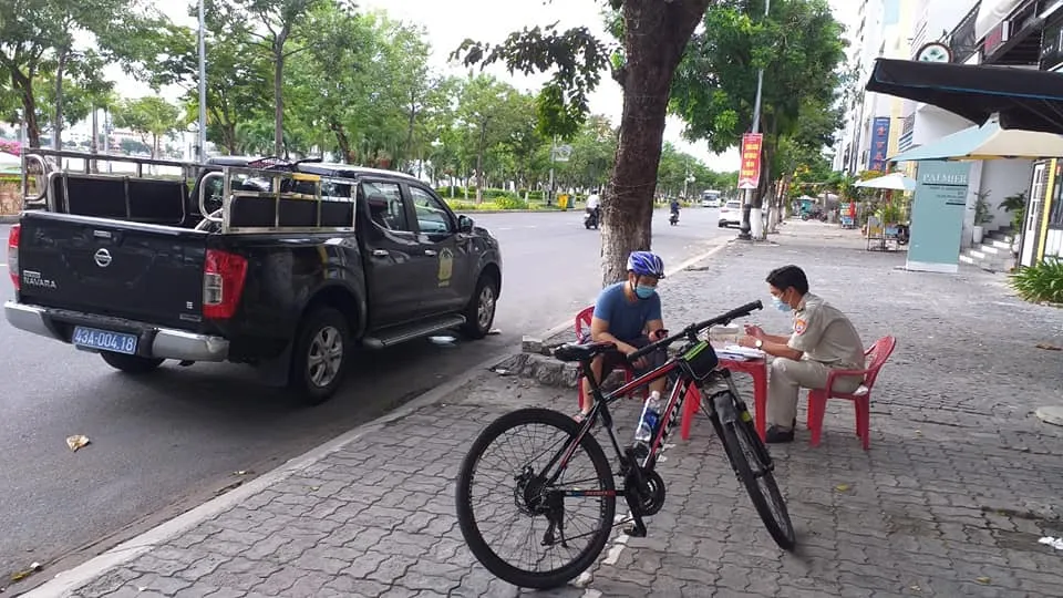 Đà Nẵng: Xử phạt các trường hợp đi ra khỏi nhà khi không cần thiết ảnh 1
