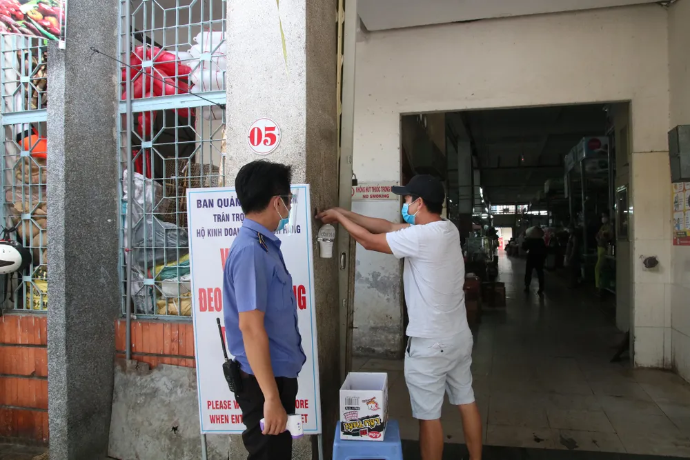 Đà Nẵng thực hiện “chung sống” an toàn với dịch và phát triển kinh tế - xã hội   ảnh 2