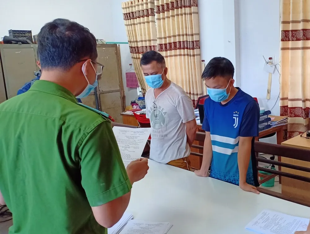 Bắt đối tượng làm giả con dấu của 121 cơ quan, tổ chức ảnh 1