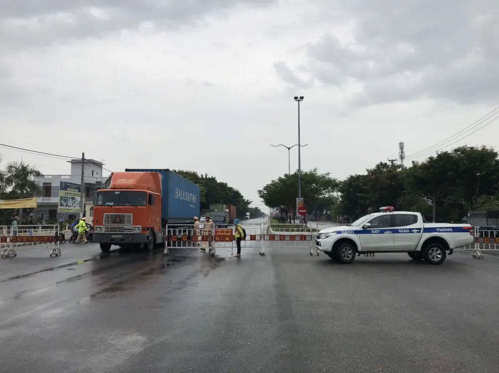 Đà Nẵng dỡ toàn bộ chốt kiểm soát y tế tại cửa ngõ ra - vào thành phố ảnh 1