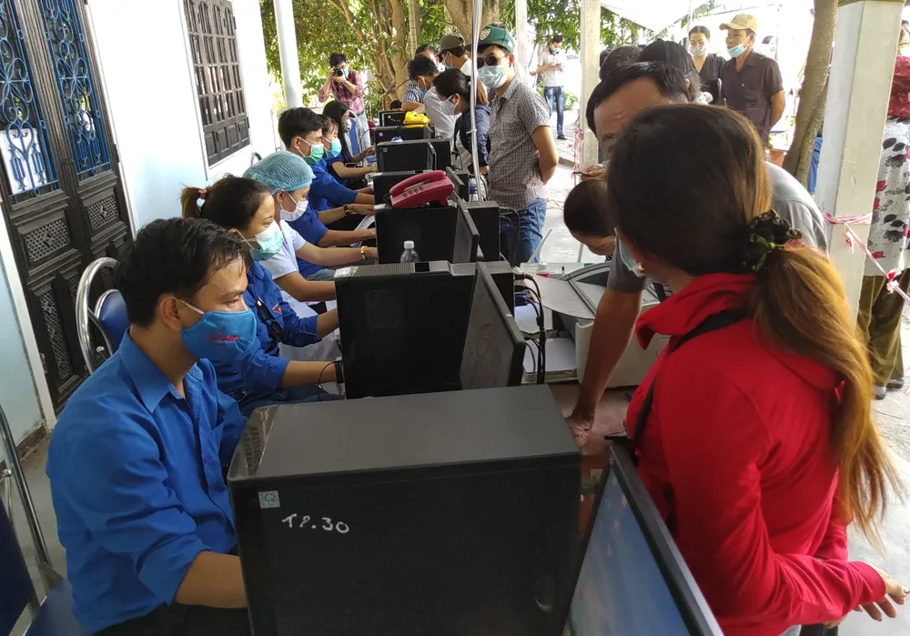 Hàng ngàn người Đà Nẵng đến Thừa Thiên - Huế sau khi nới lỏng kiểm soát  ảnh 1