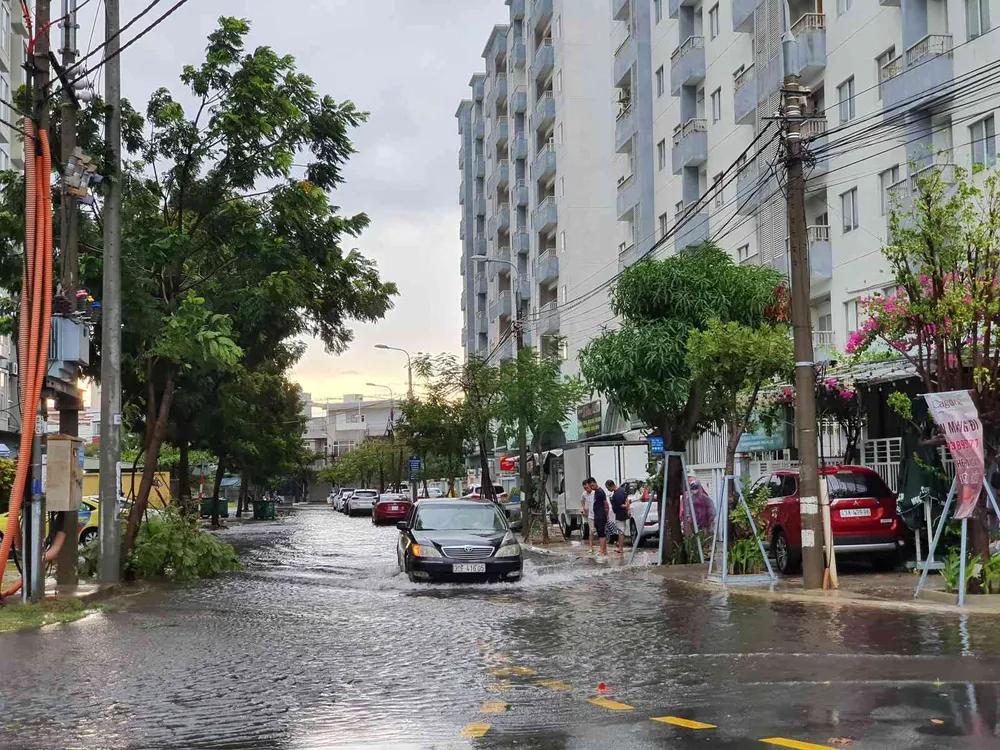 Bão số 5 gây lốc xoáy và mưa lớn nhiều nơi ảnh 23