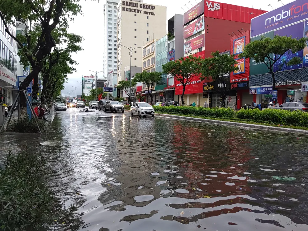 Bão số 5 gây lốc xoáy và mưa lớn nhiều nơi ảnh 14