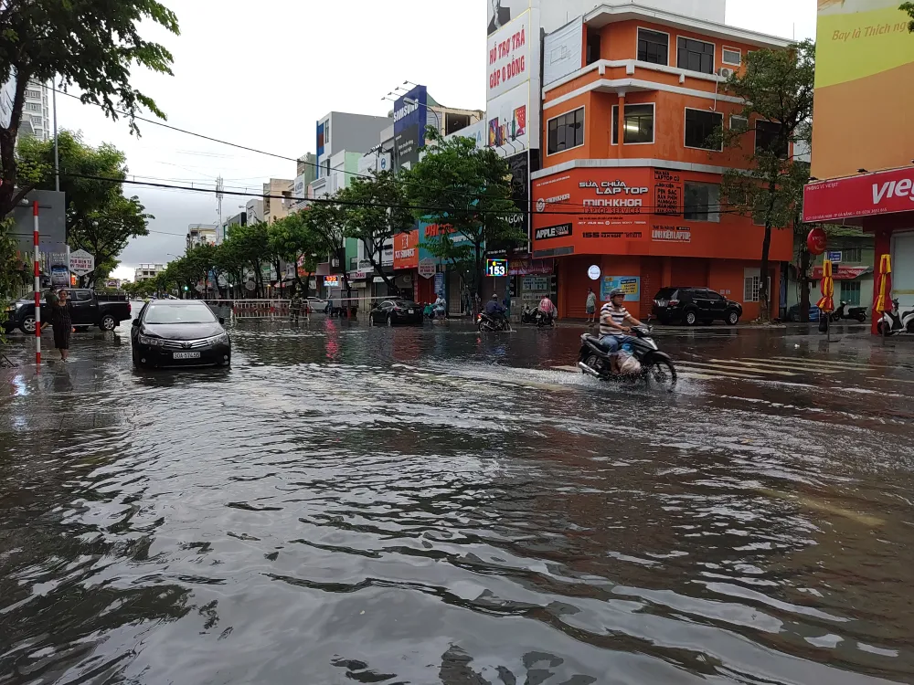 Bão số 5 gây lốc xoáy và mưa lớn nhiều nơi ảnh 18