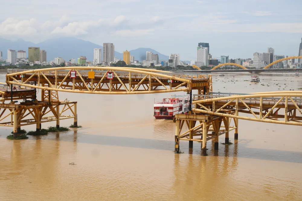 Người dân Đà Nẵng hào hứng xem cầu Nguyễn Văn Trỗi nâng nhịp ảnh 6