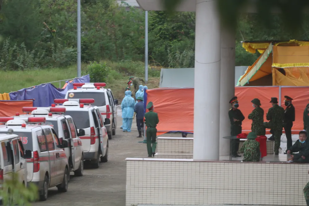 Lễ truy điệu 22 cán bộ, chiến sĩ Đoàn 337 diễn ra vào trưa 22-10 ảnh 1