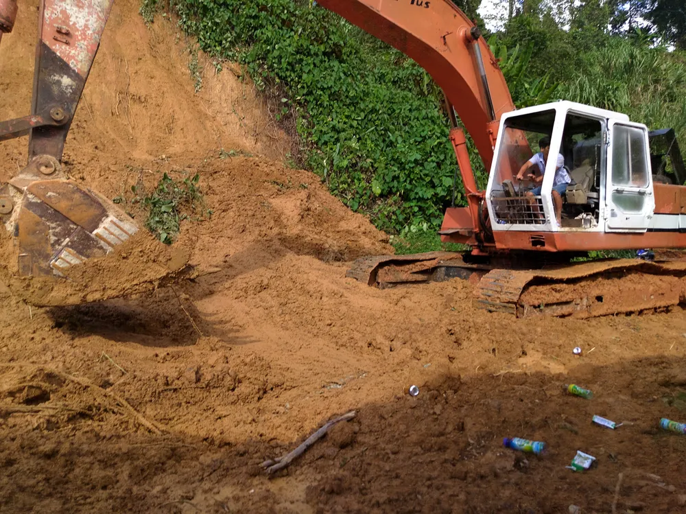 Tiếp cận hiện trường các vụ sạt lở ở Quảng Nam bằng đường bộ và đường thủy ảnh 4