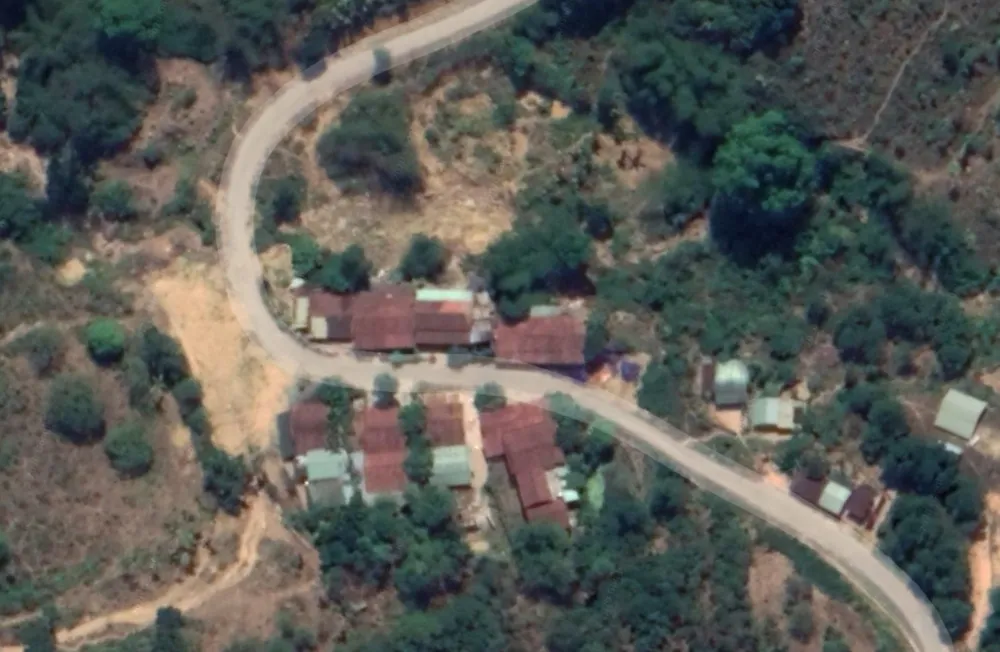 Trực thăng Mi-17 chuyển lương thực, thực phẩm tiếp tế cho người dân ở Phước Sơn (Quảng Nam) ảnh 15