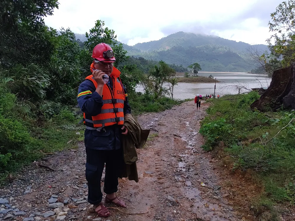 Mở rộng khu vực tìm kiếm nạn nhân sạt lở ở Trà Leng ra các bãi bồi ảnh 3