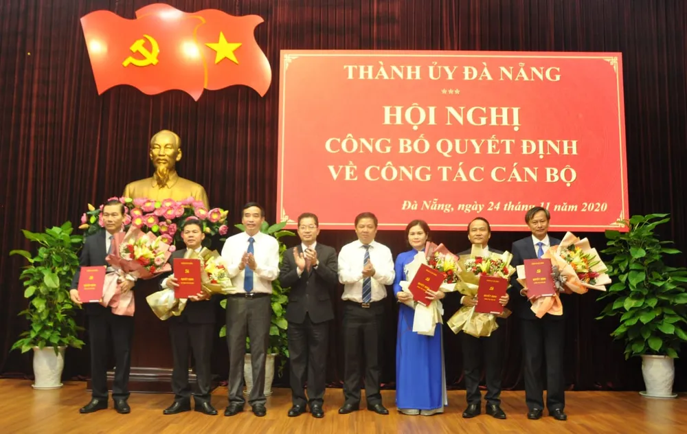 Thành ủy Đà Nẵng công bố quyết định phân công cán bộ ảnh 1