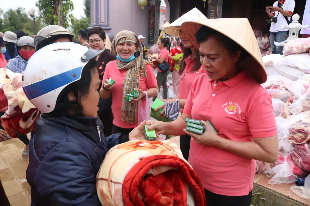 Tặng 500 áo phao sinh tồn cho ngư dân nghèo tỉnh Quảng Nam ảnh 4